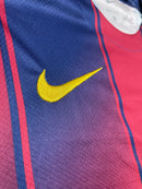 Camisa Barcelona Listrada Azul e Grená – Modelo Torcedor Performance Fan Edition